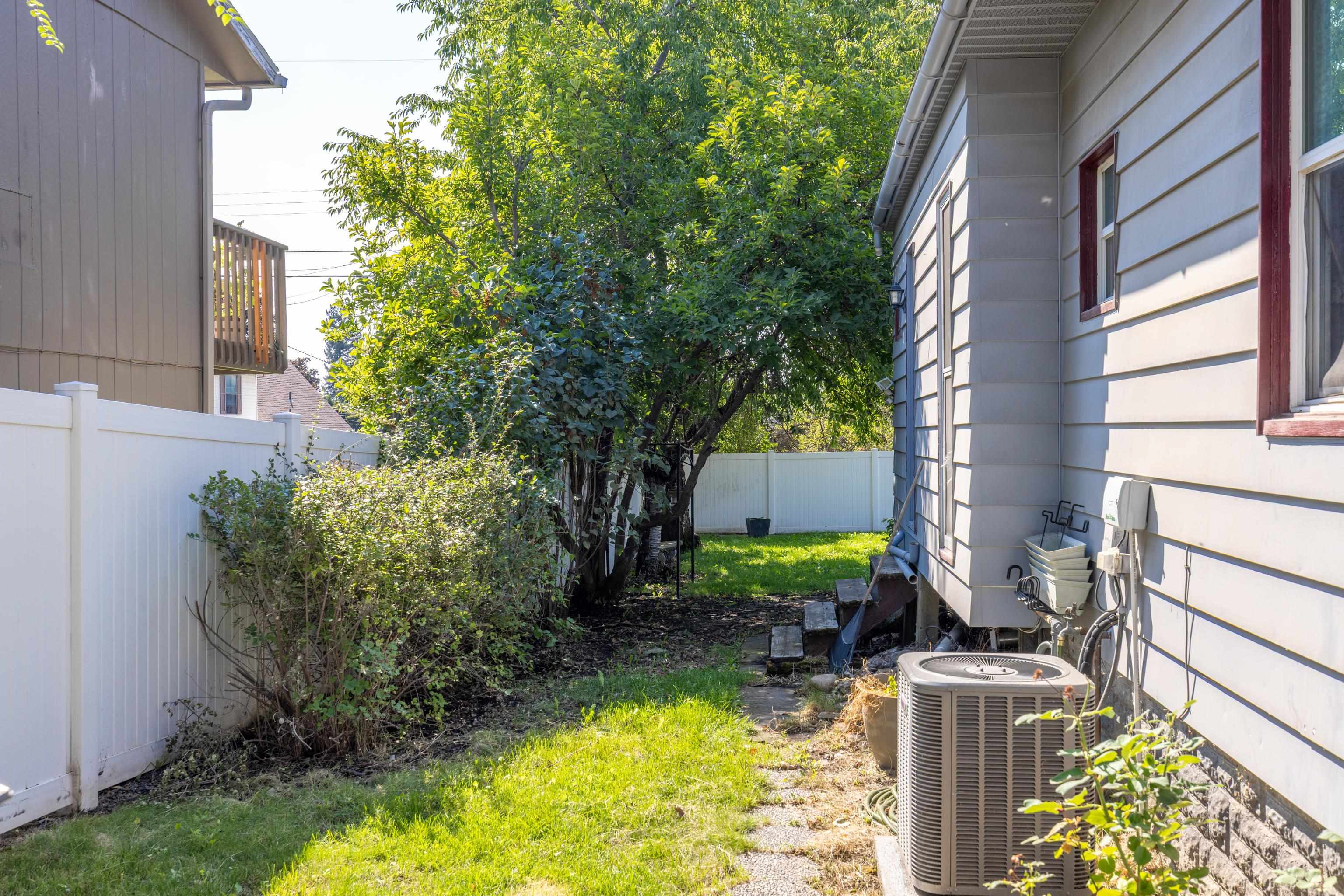 824 East Gordon Avenue Spokane, WA 99207 - Photo 26 of 28