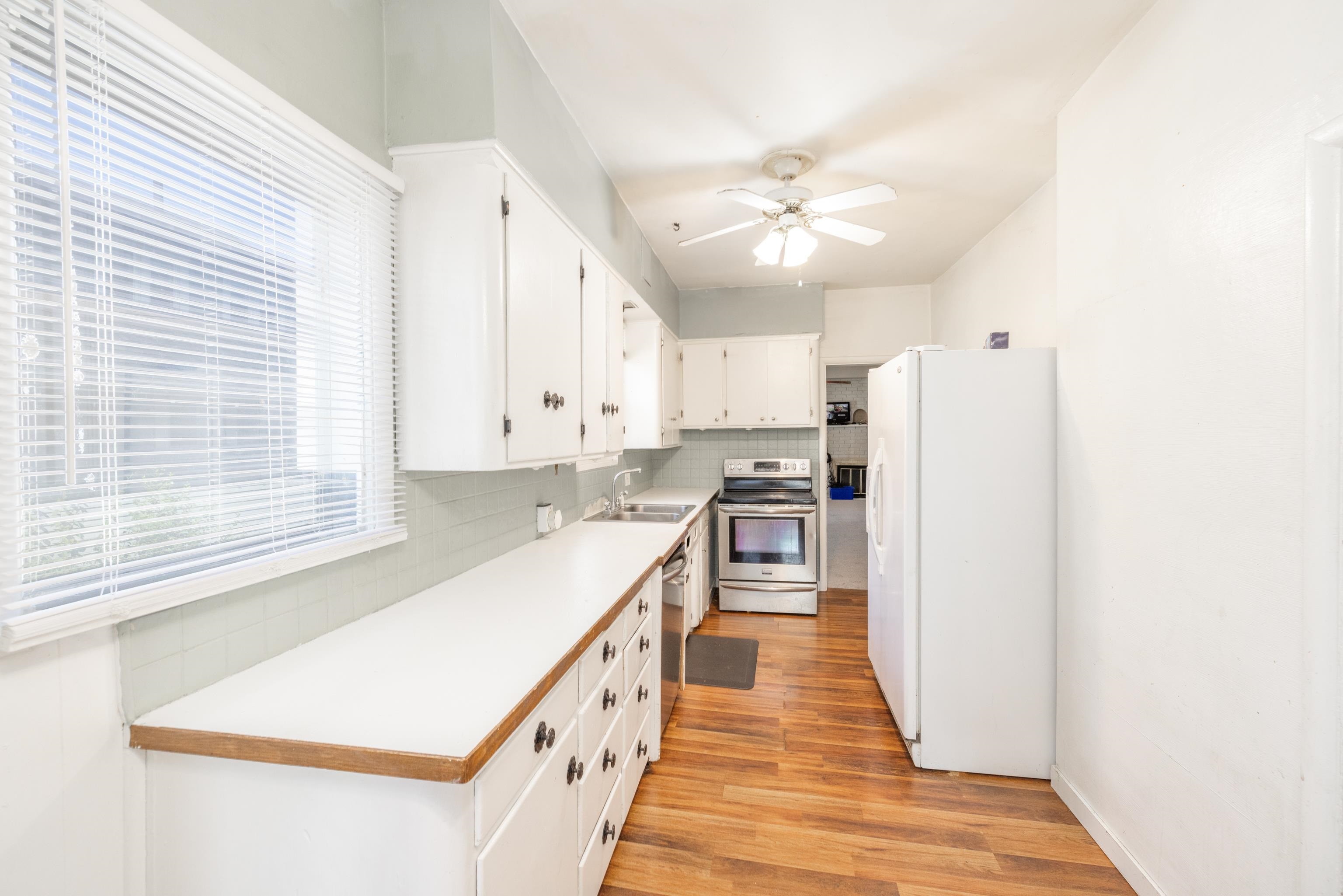 824 East Gordon Avenue Spokane, WA 99207 - Photo 9 of 28