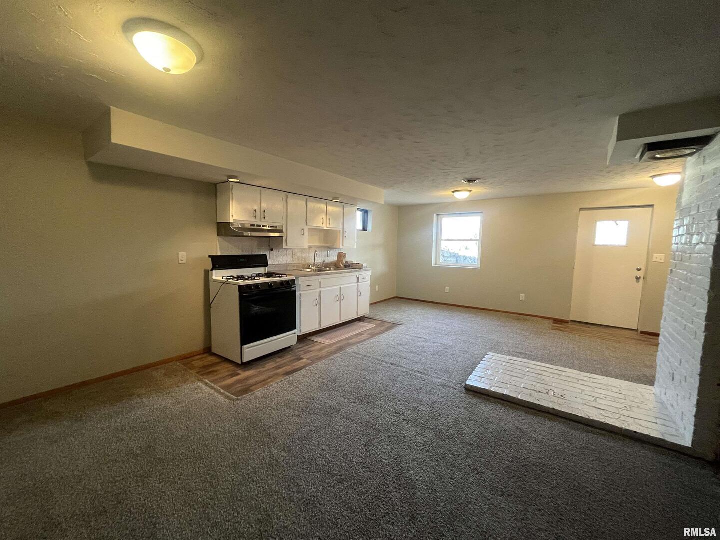 314 East 8th Street Metropolis, IL 62960 - Photo 22 of 33 a view of kitchen and window