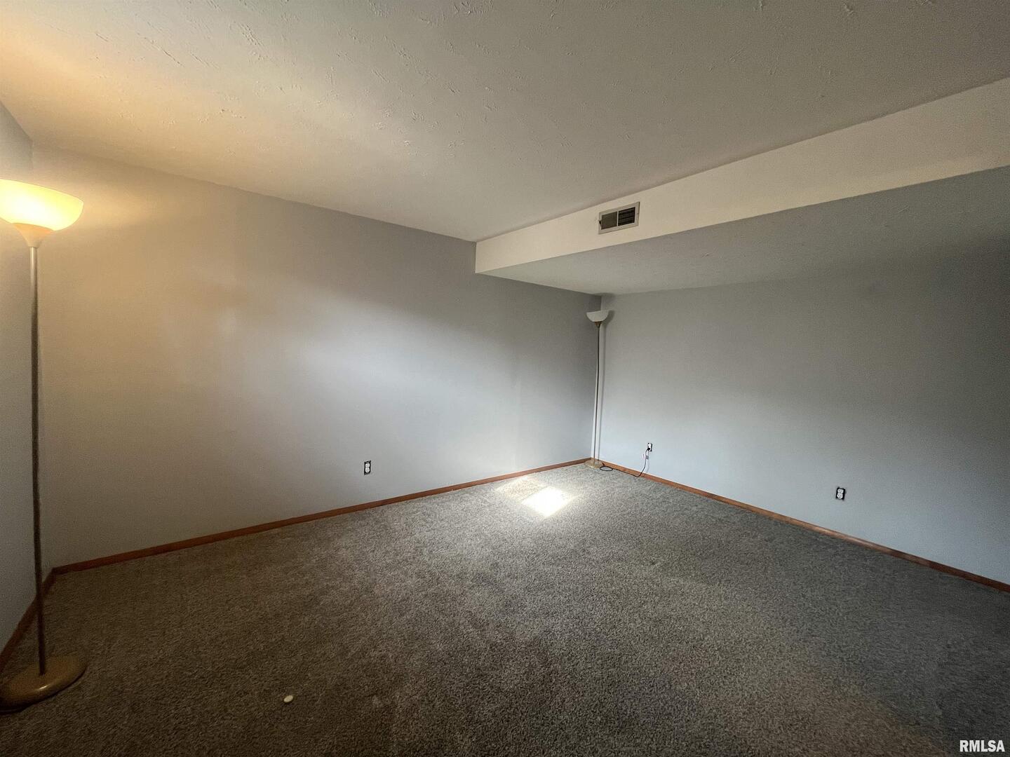 314 East 8th Street Metropolis, IL 62960 - Photo 29 of 33 an empty room with a space and a window