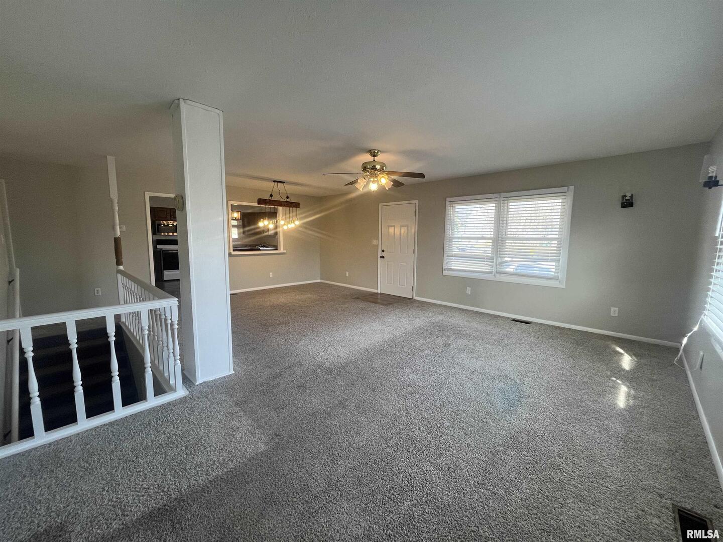 314 East 8th Street Metropolis, IL 62960 - Photo 8 of 33 a view of a livingroom with a ceiling fan and window