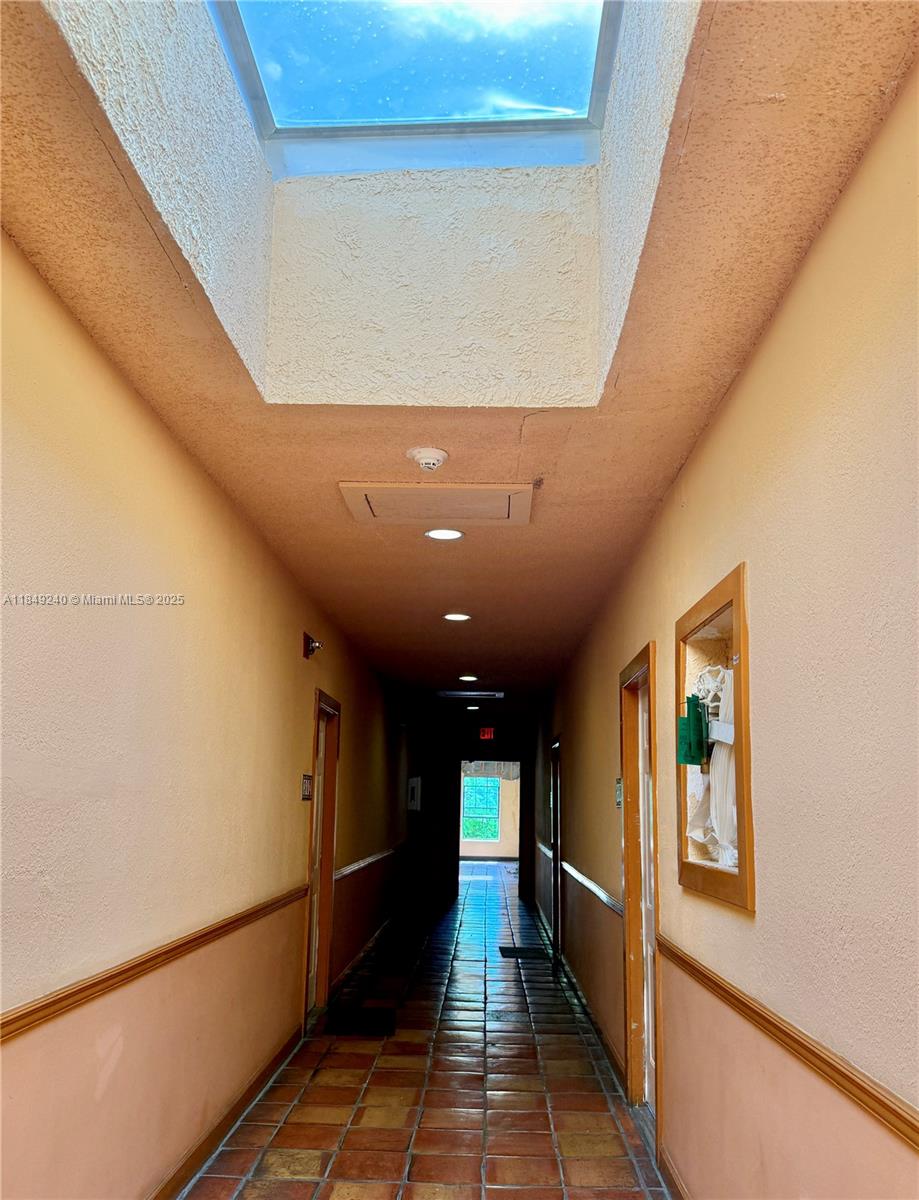 934 Michigan Avenue, Unit 304 Miami Beach, FL 33139 - Photo 22 of 30 a view of gallery with window