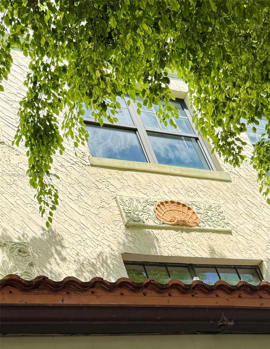934 Michigan Avenue, Unit 304 Miami Beach, FL 33139 - Photo 25 of 30 a wooden floor in a backyard of a house