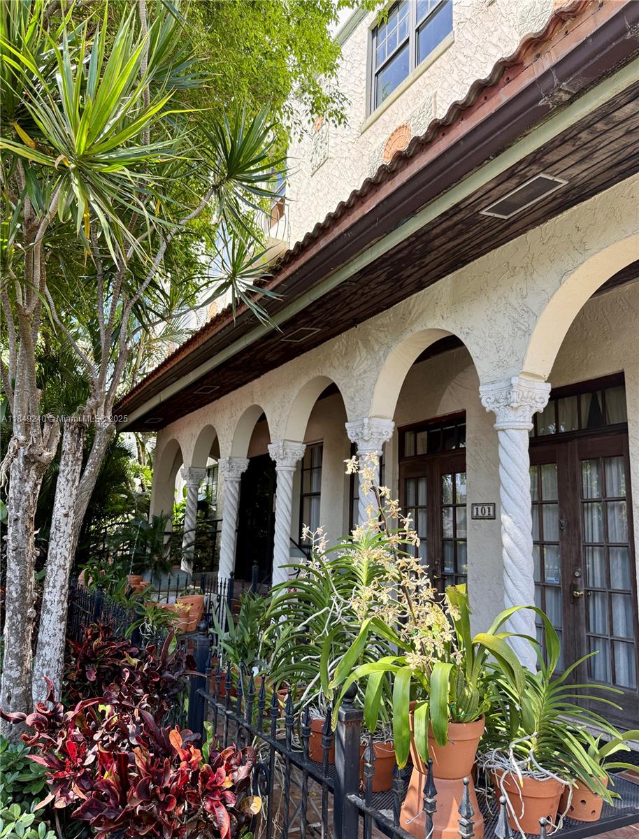 934 Michigan Avenue, Unit 304 Miami Beach, FL 33139 - Photo 26 of 30 a front view of a house with garden