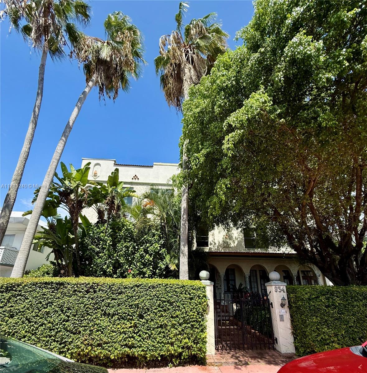 934 Michigan Avenue, Unit 304 Miami Beach, FL 33139 - Photo 30 of 30 a view of a garden