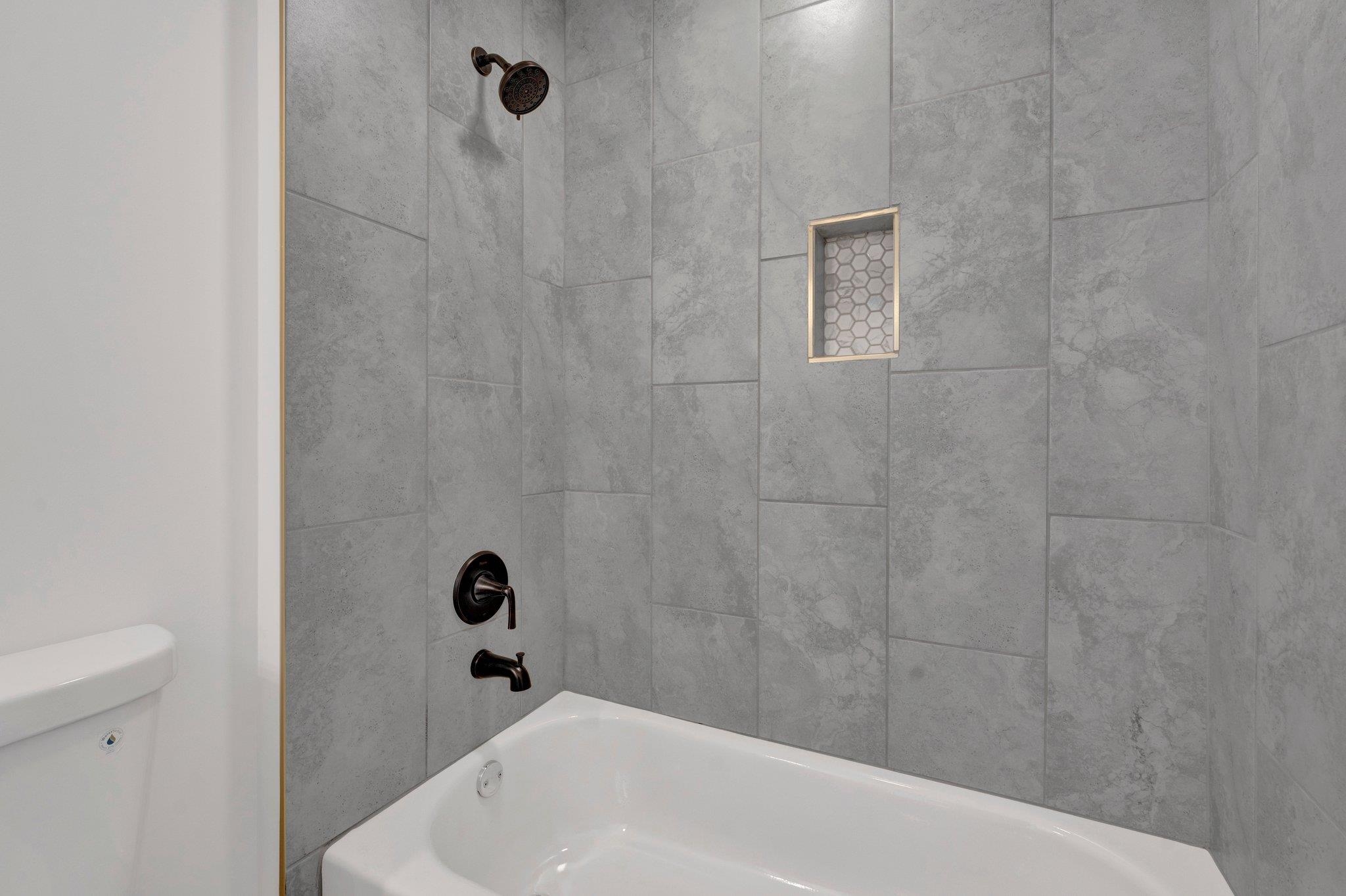 5702 Spring Lake Road Memphis, TN 38135 - Photo 24 of 38 a bathroom with a bathtub