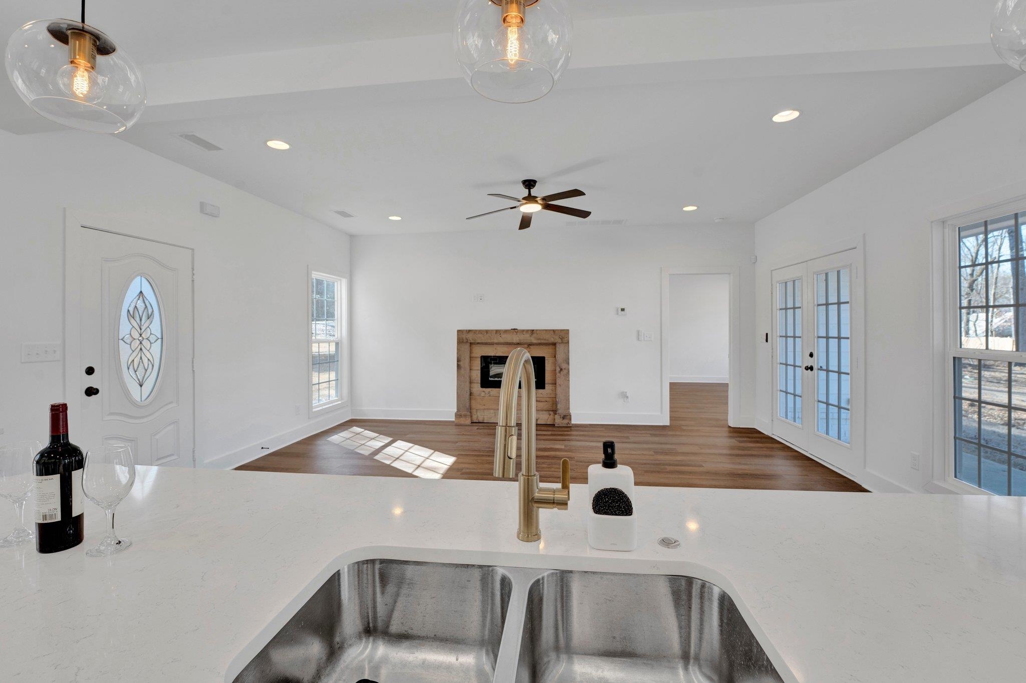 5702 Spring Lake Road Memphis, TN 38135 - Photo 10 of 38 a view of kitchen and sink
