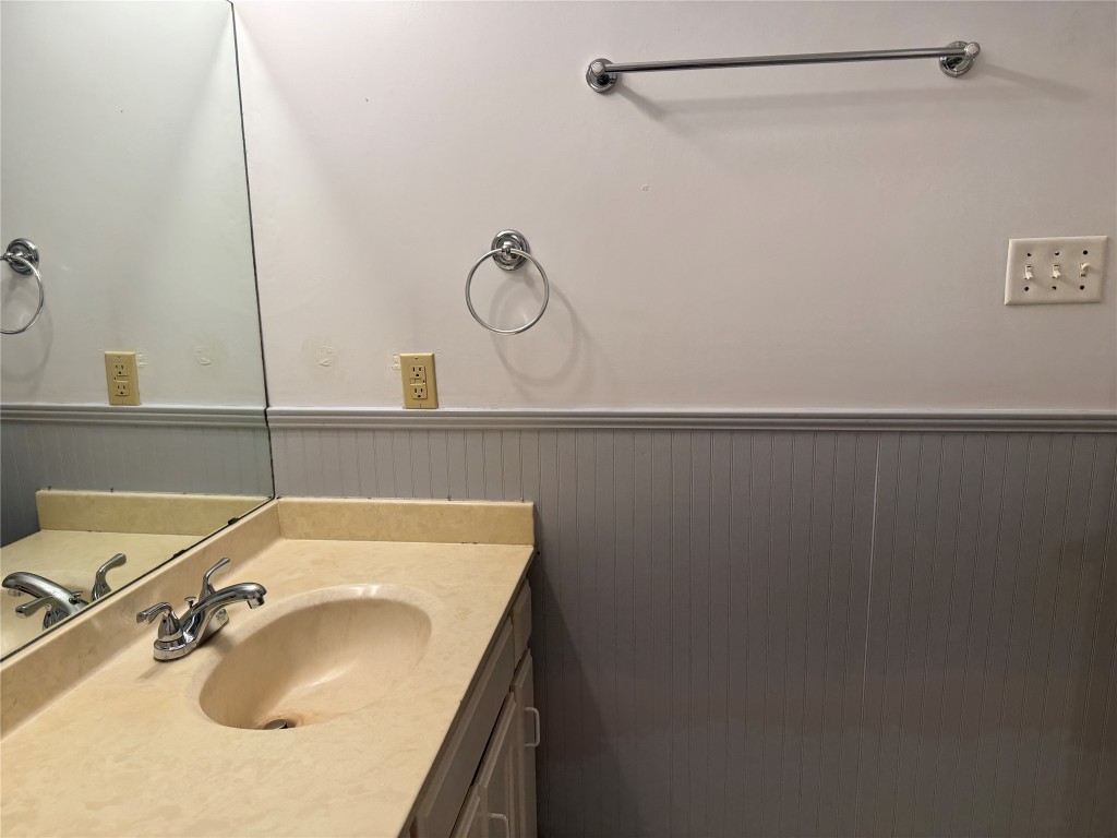 2907 Pearl Street, Unit 103 Austin, TX 78705 - Photo 13 of 20 a bathroom with a sink and a mirror