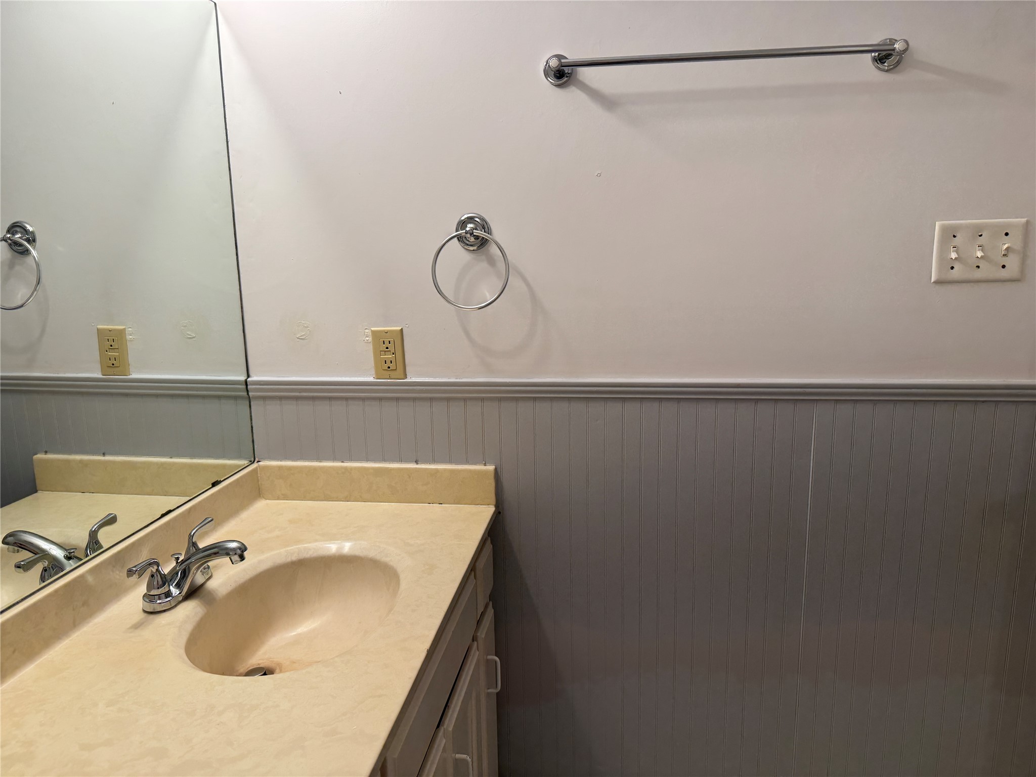 2907 Pearl Street, Unit 103 Austin, TX 78705 - Photo 13 of 20 a bathroom with a sink and a mirror