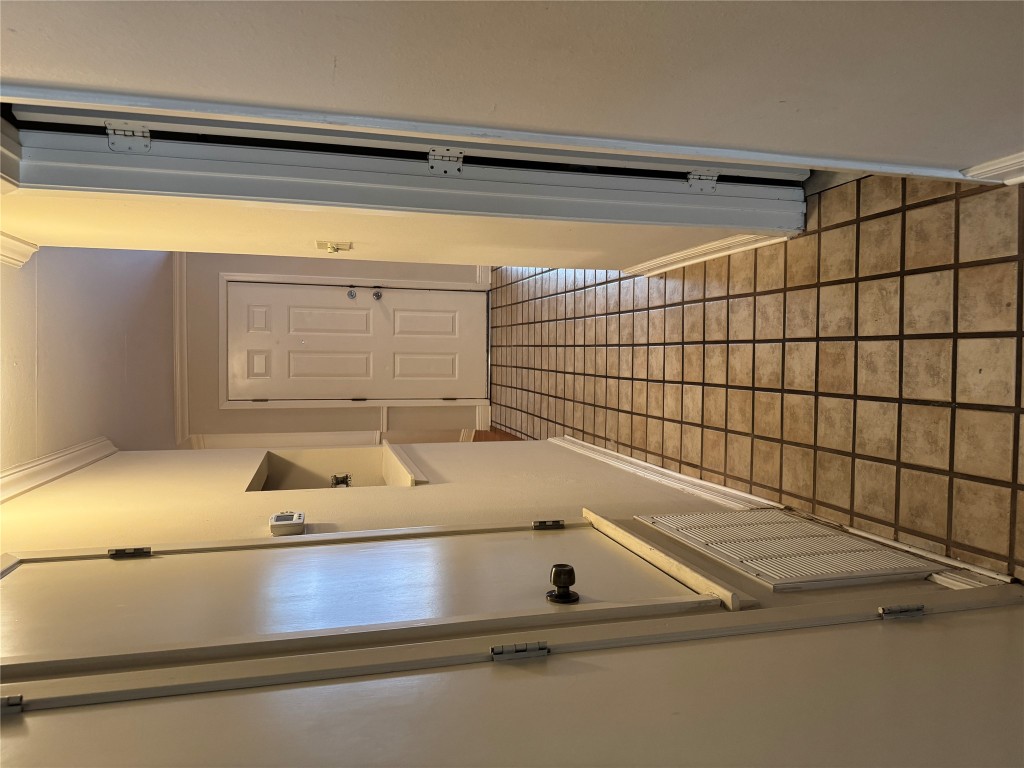 2907 Pearl Street, Unit 103 Austin, TX 78705 - Photo 15 of 20 a view of a hallway