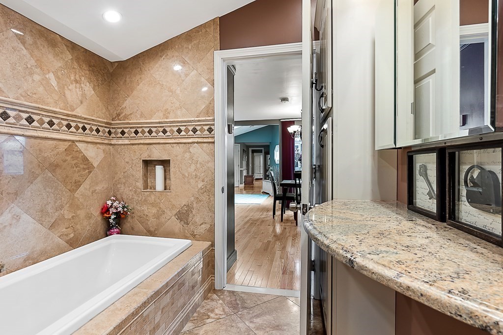 184 Maple Street, Unit 1 Danvers, MA 01923 - Photo 22 of 36 Gallery Image 22