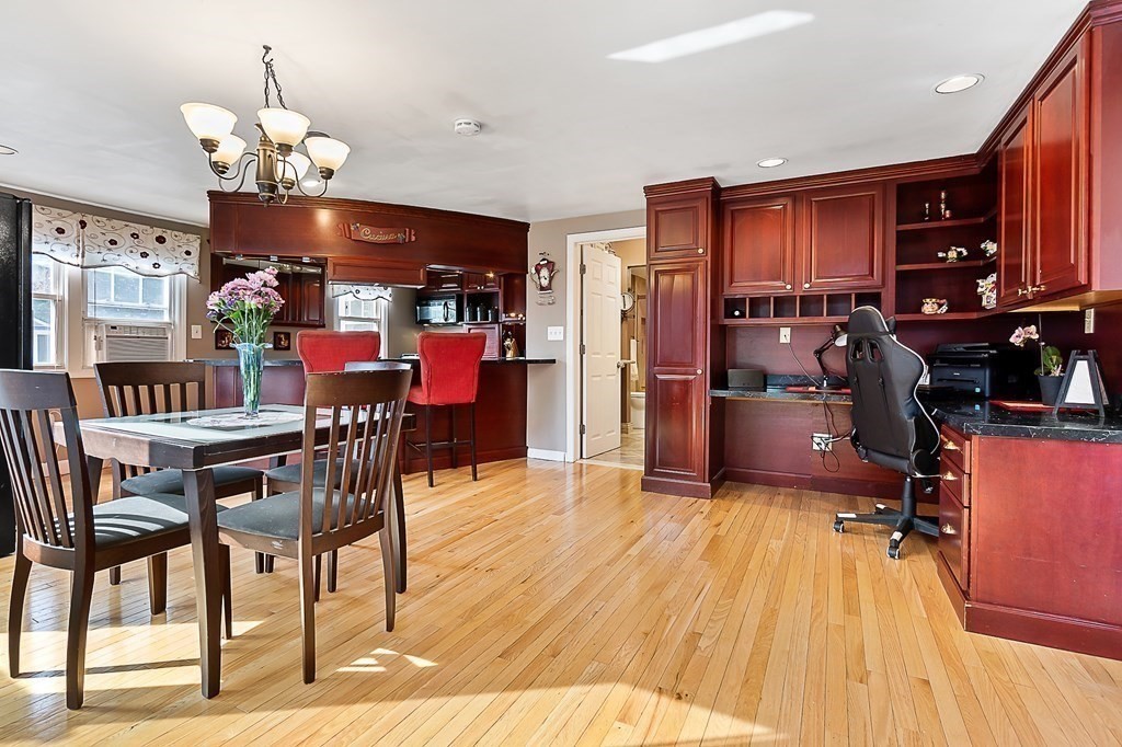 184 Maple Street, Unit 1 Danvers, MA 01923 - Photo 3 of 36 Gallery Image 3