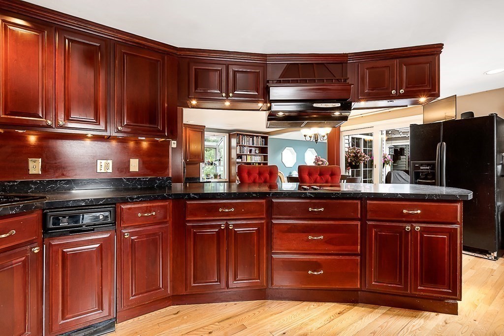 184 Maple Street, Unit 1 Danvers, MA 01923 - Photo 5 of 36 Gallery Image 5