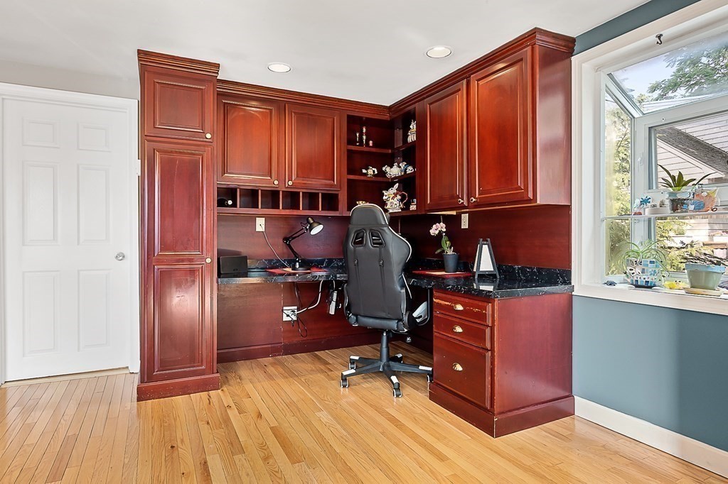 184 Maple Street, Unit 1 Danvers, MA 01923 - Photo 9 of 36 Gallery Image 9