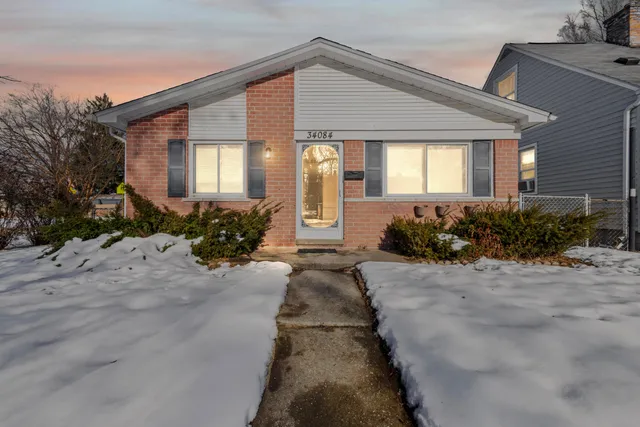 $169,900 | 34084 Currier Street, Wayne, MI 48184