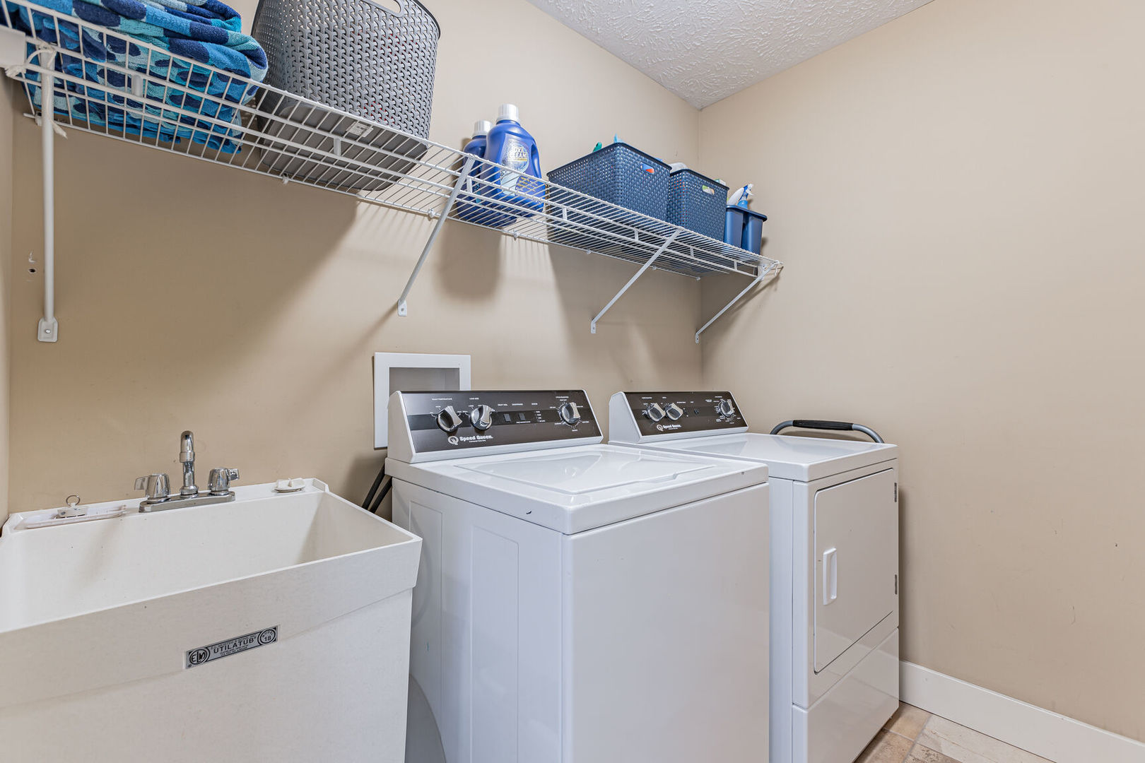 5 Fletcher Court Savoy, IL 61874 - Photo 29 of 48 a utility room with dryer and washer