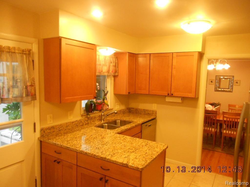 827 Shoreham Road Grosse Pointe, MI 48236 - Photo 5 of 44 575335.jpg