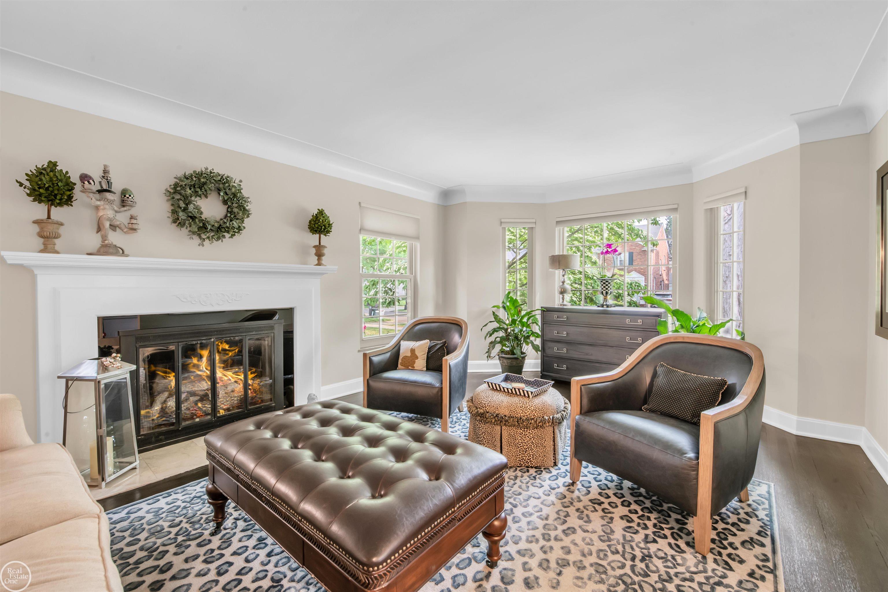 267 Moran Road Grosse Pointe, MI 48236 - Photo 9 of 42 50111427-8.JPG