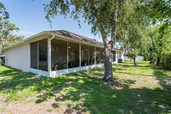 a view of back yard of the house