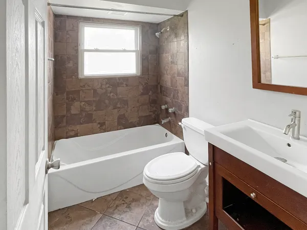 $300,000 | 104 Stoneham Court, Bolingbrook, IL 60440