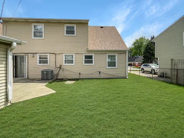 $300,000 | 104 Stoneham Court, Bolingbrook, IL 60440