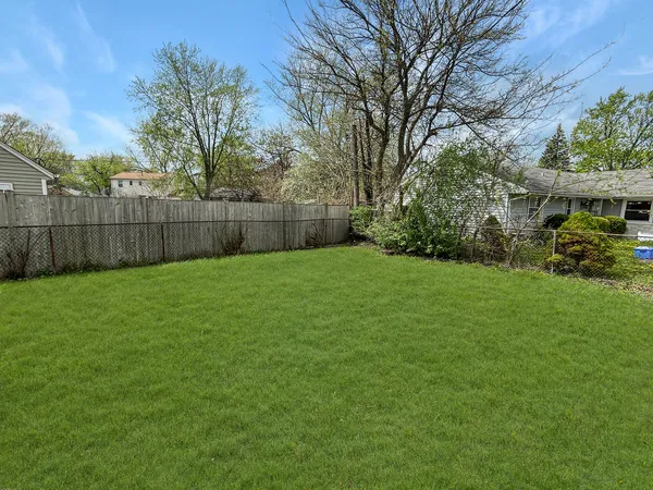 $300,000 | 104 Stoneham Court, Bolingbrook, IL 60440