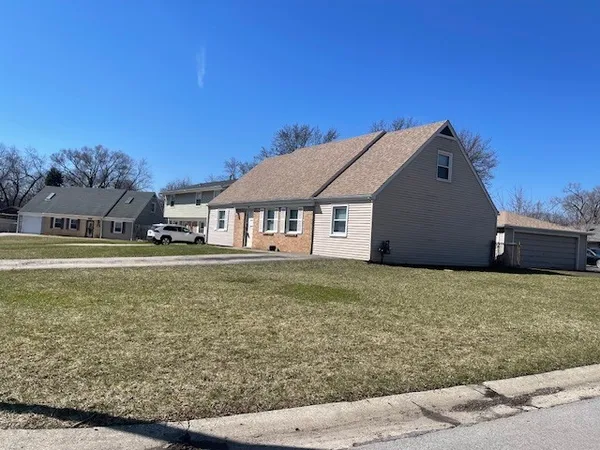 $300,000 | 104 Stoneham Court, Bolingbrook, IL 60440