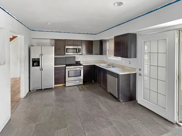 $300,000 | 104 Stoneham Court, Bolingbrook, IL 60440