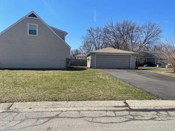 $300,000 | 104 Stoneham Court, Bolingbrook, IL 60440