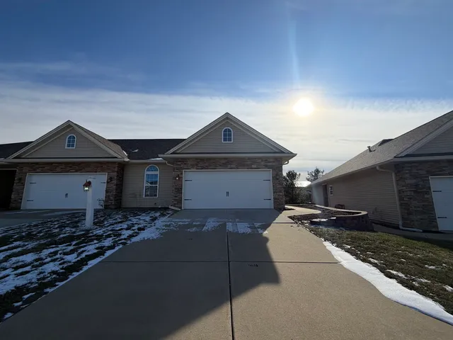 $299,900 | 1709 Timber Wolf Lane, Unit C, Mahomet, IL 61853