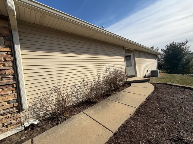 $299,900 | 1709 Timber Wolf Lane, Unit C, Mahomet, IL 61853