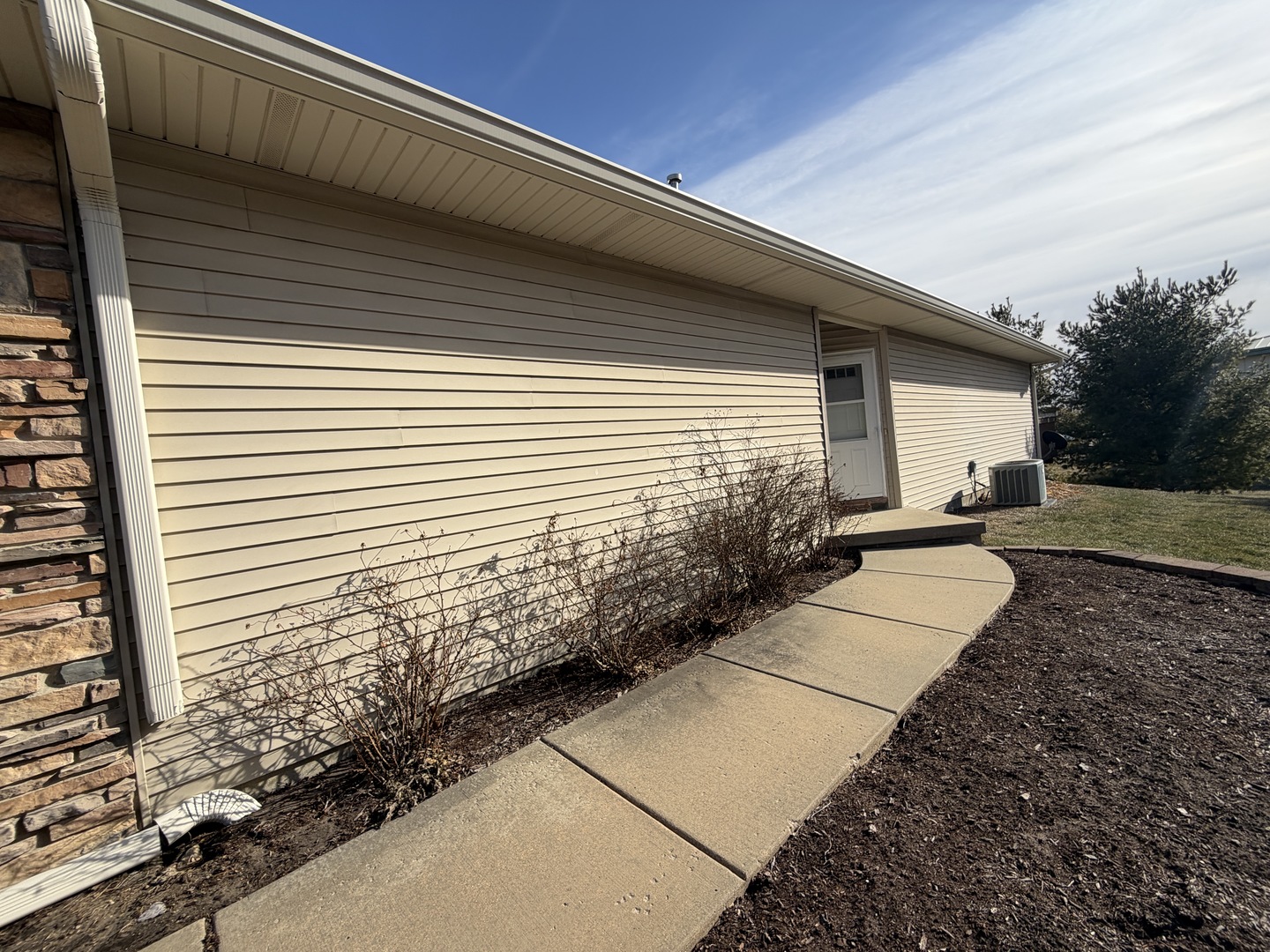 1709 Timber Wolf Lane, Unit C Mahomet, IL 61853 - Photo 3 of 28