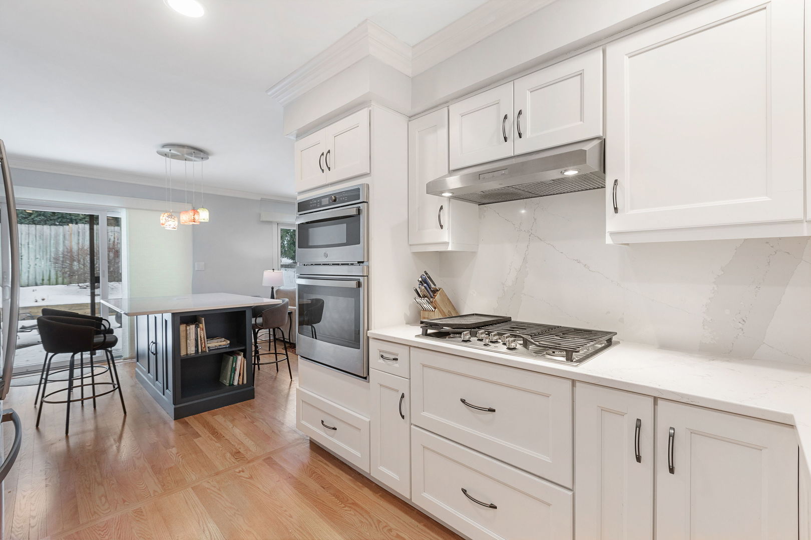 3918 Dundee Road Northbrook, IL 60062 - Photo 5 of 25