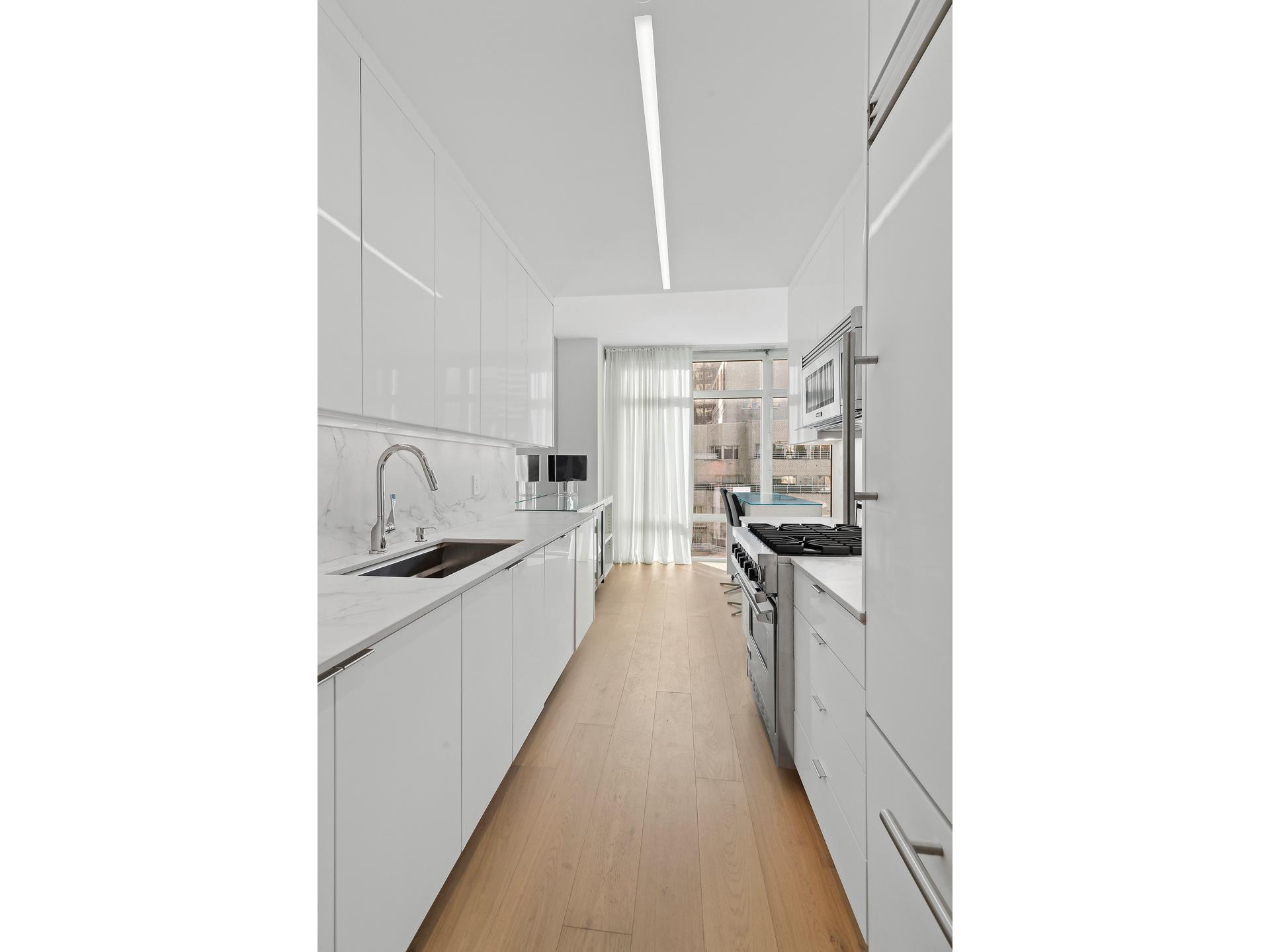 207 East 57th Street, Unit 19B Manhattan, NY 10022 - Photo 4 of 20