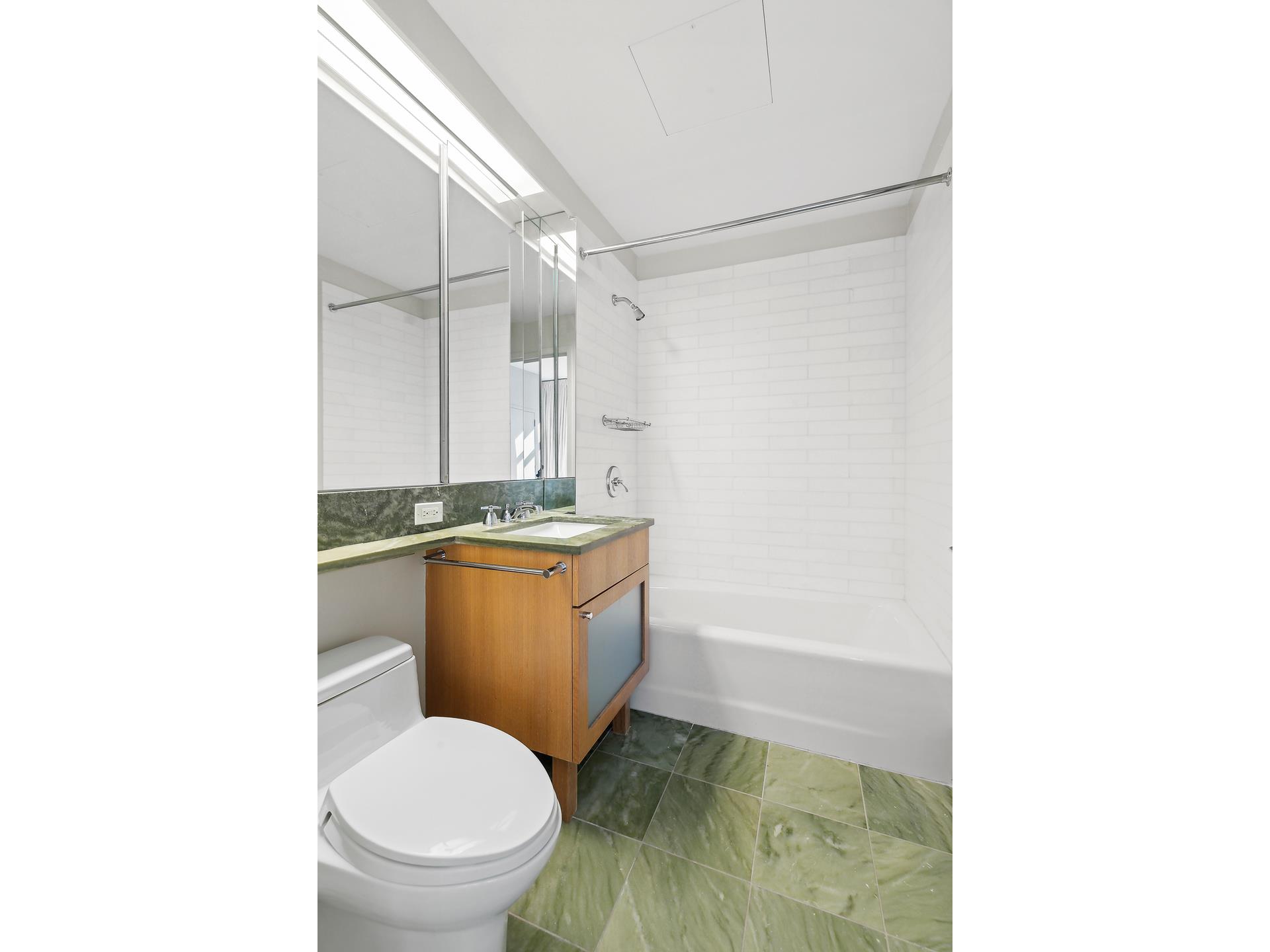 207 East 57th Street, Unit 19B Manhattan, NY 10022 - Photo 9 of 20