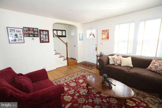 126 Murdock Road Baltimore, MD 21212 - Photo 6 of 28 Living Room