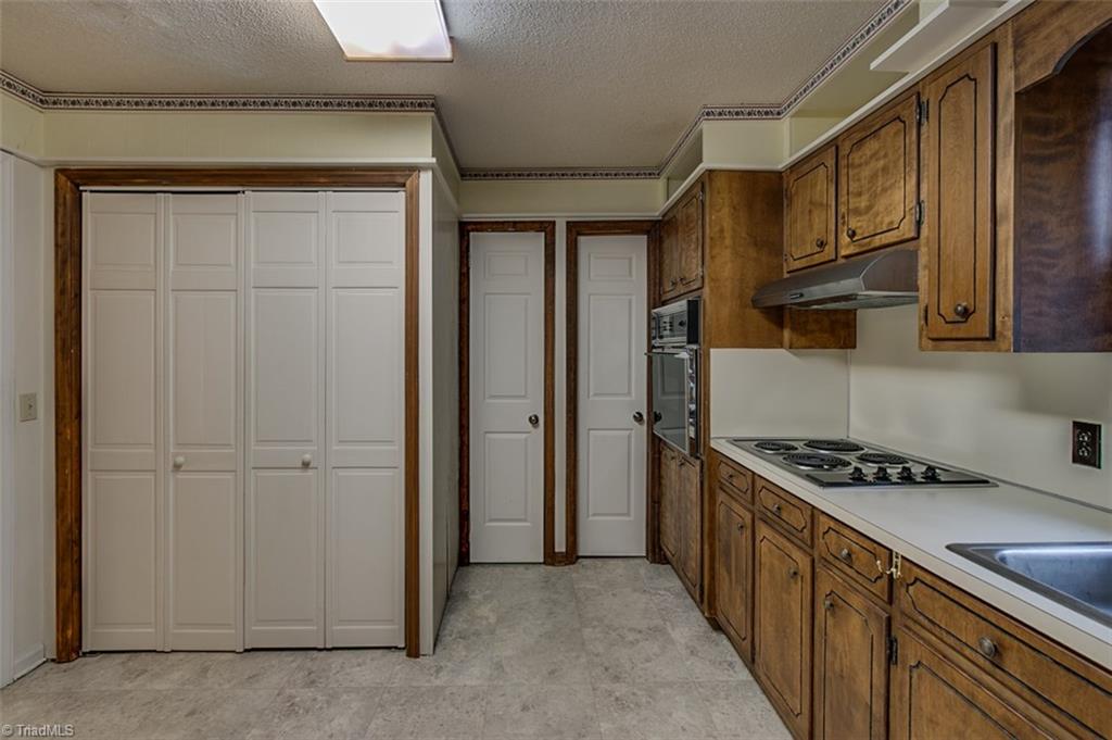 948 Neely Road Asheboro, NC 27205 - Photo 14 of 23 Kitchen has closet and pantry!