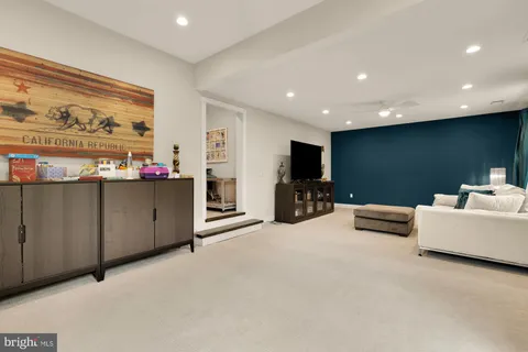 $2,750,000 | 3701-38 38th Street North, Arlington, VA 22207