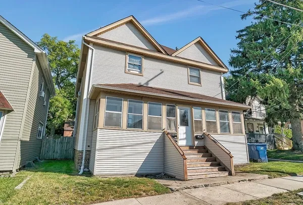 $2,200 | 2640 Vermont Street, Unit 1, Blue Island, IL 60406