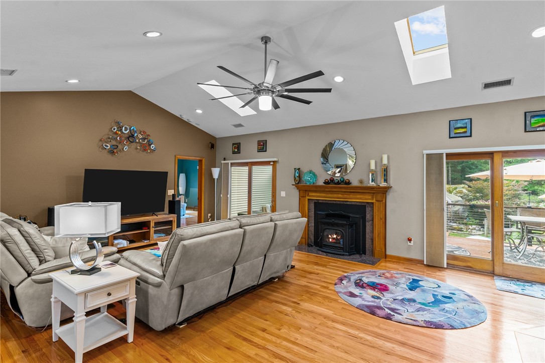 21 Gentry Farms Road Coventry, RI 02816 - Photo 6 of 50 living