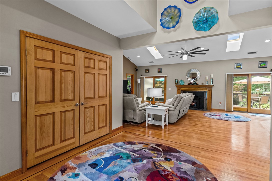 21 Gentry Farms Road Coventry, RI 02816 - Photo 7 of 50 foyer entry
