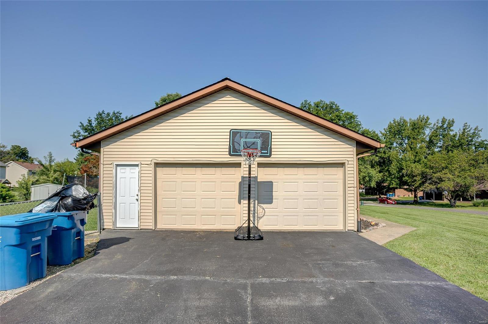 309 Arrowhead Drive Troy, IL 62294 - Photo 32 of 37