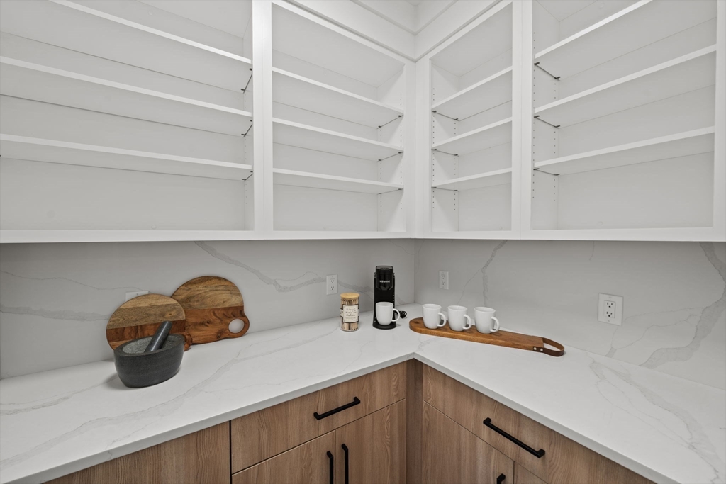17 Upland Road Natick, MA 01760 - Photo 12 of 38