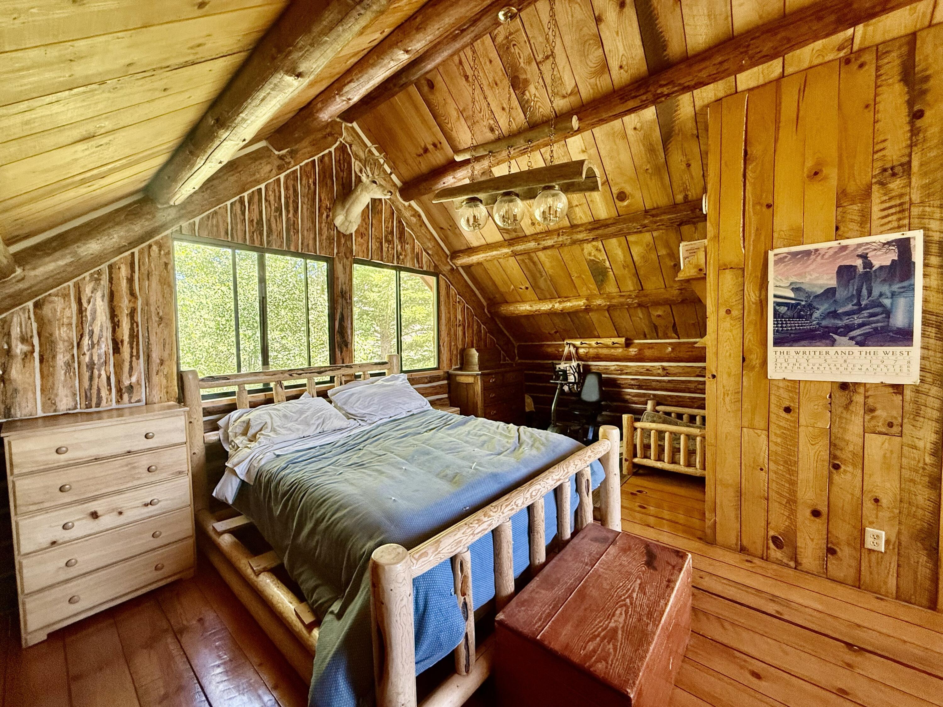 4299 North Fork Road Mackay, ID 83251 - Photo 16 of 27 Primary bedroom