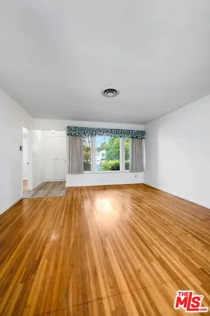 $1,075,000 | 16851 Weddington Street, Encino, CA 91436