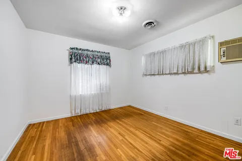 $1,075,000 | 16851 Weddington Street, Encino, CA 91436