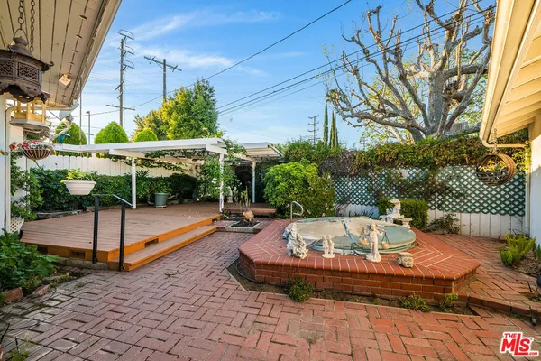 $1,075,000 | 16851 Weddington Street, Encino, CA 91436