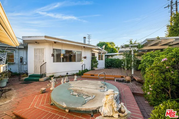 $1,075,000 | 16851 Weddington Street, Encino, CA 91436