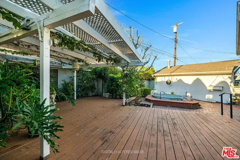 $1,075,000 | 16851 Weddington Street, Encino, CA 91436