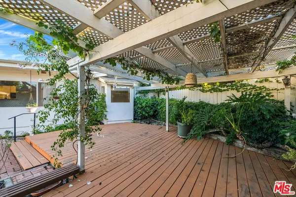 $1,075,000 | 16851 Weddington Street, Encino, CA 91436